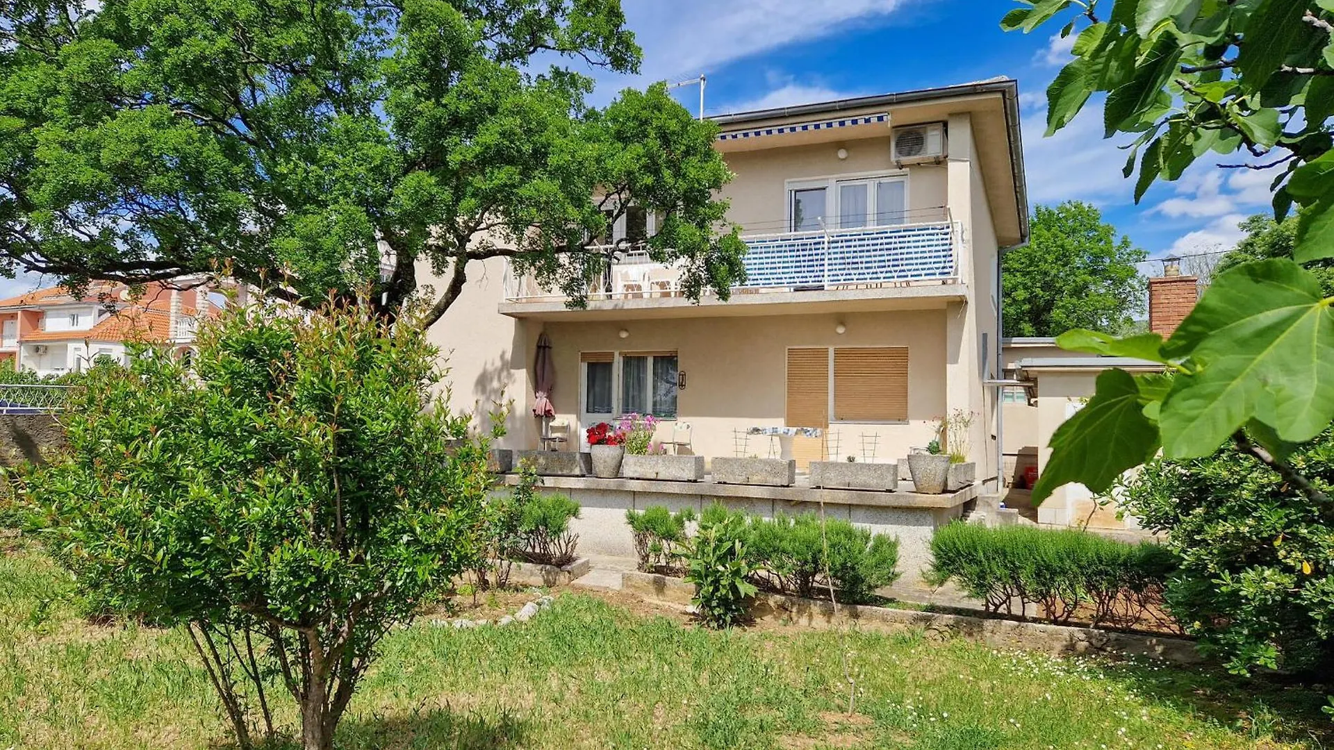 Awesome Apartment In Novi Vinodolski With Kitchen