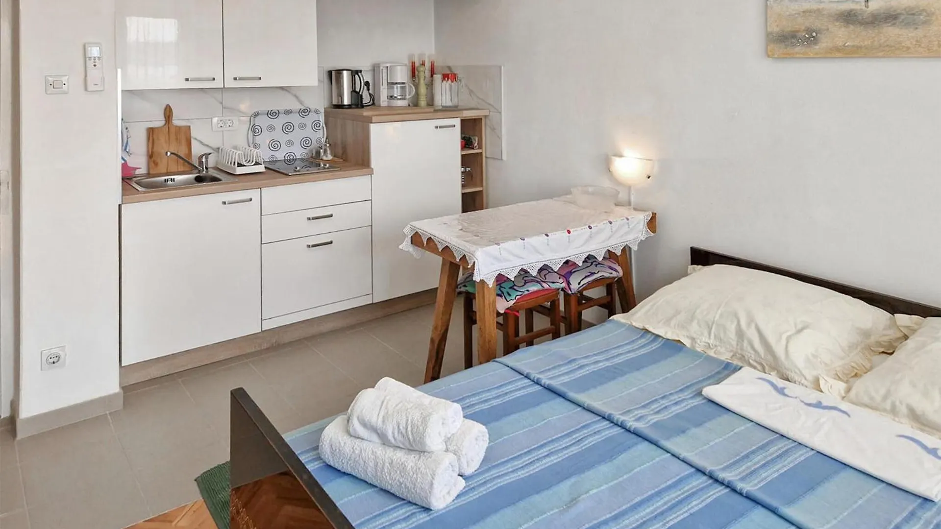 Awesome Apartment In Novi Vinodolski With Kitchen