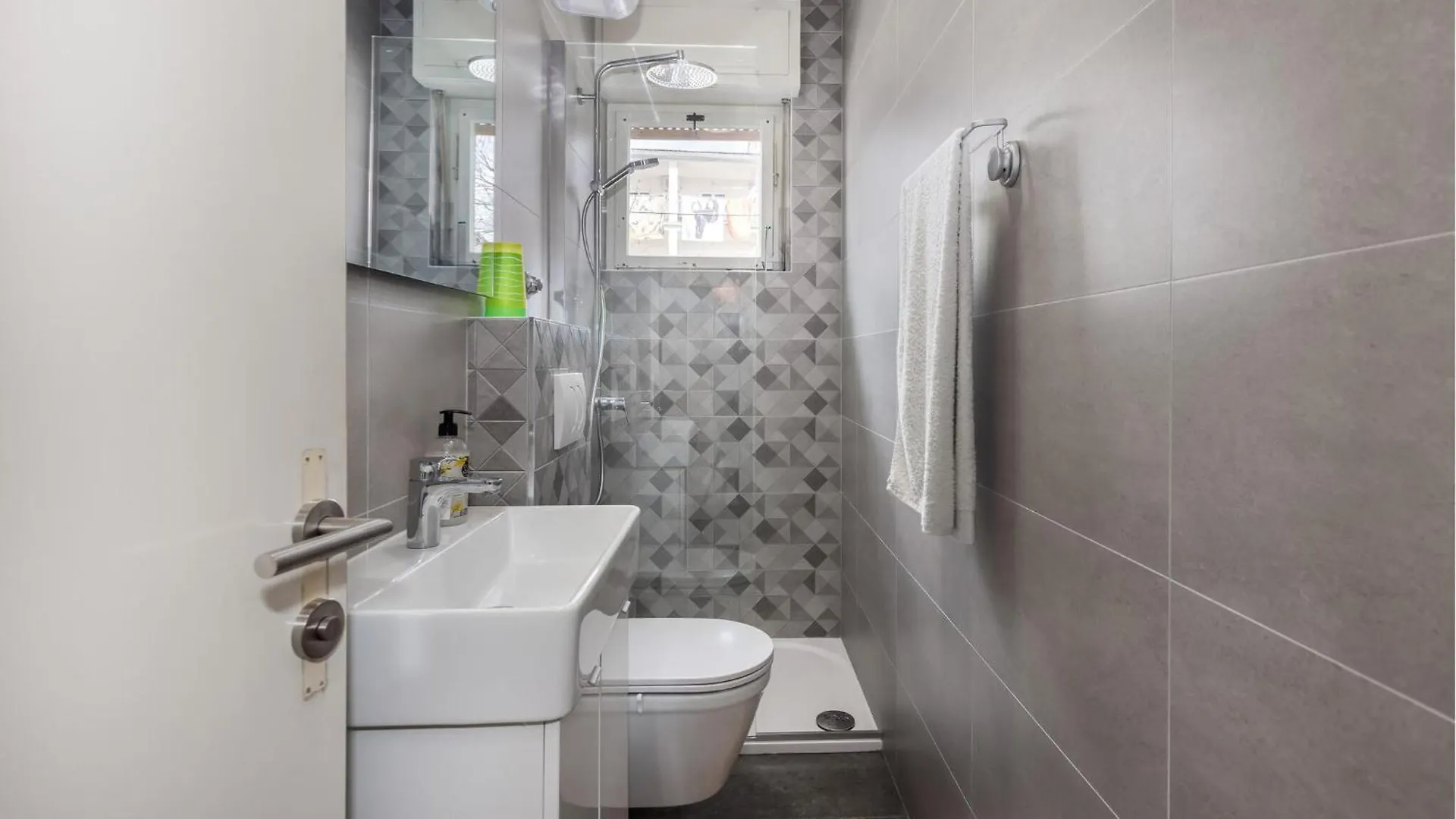 Awesome Apartment In Novi Vinodolski With Kitchen